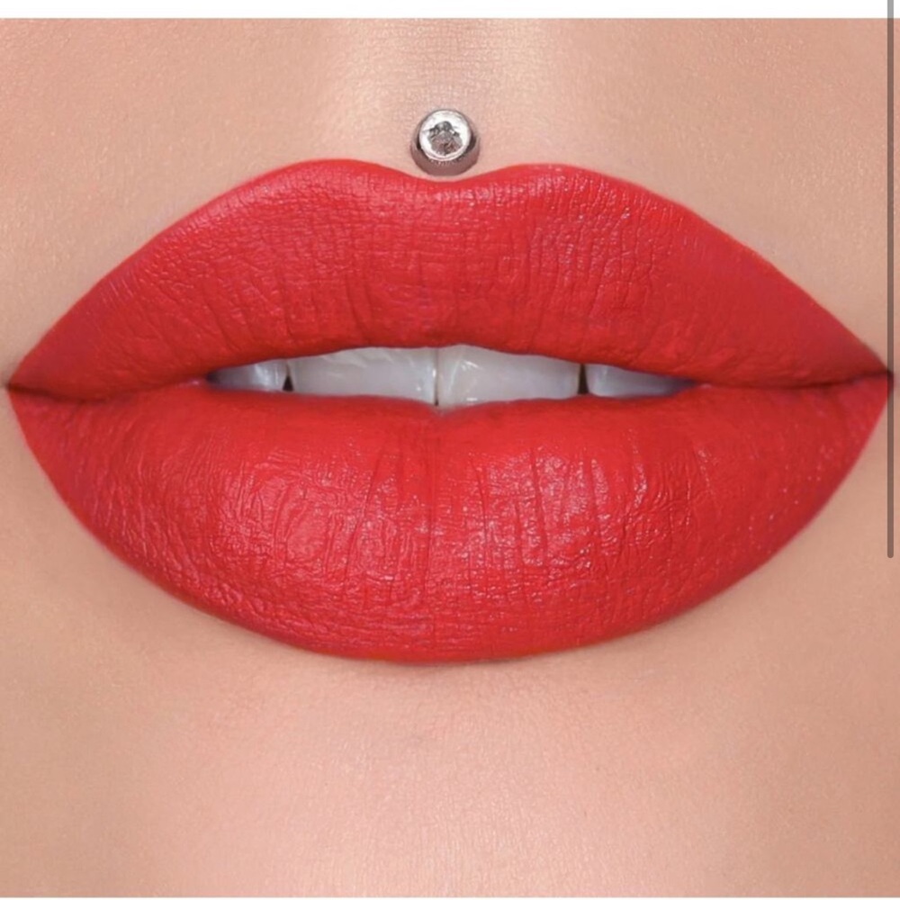 CHERRY SODA Jeffree Star Velvet Trap